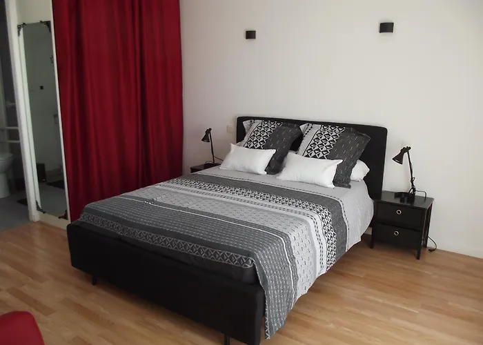 A Coté Des Plages Et Des Marais Salants De *